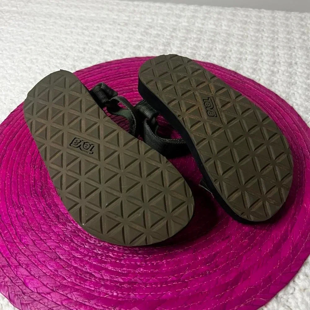 Teva sandal in black & green camouflage